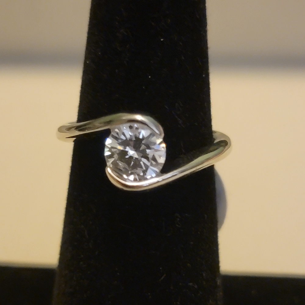 Beautiful sterling silver ring size 6